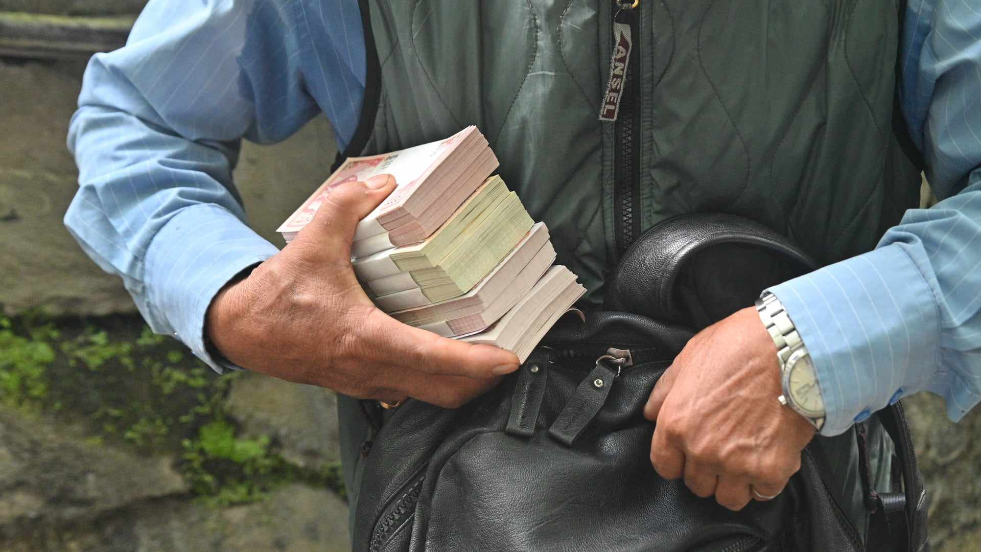 चुनावमा भाग लिने उम्मेदवारले छुट्टै बैंक खाता खोल्नुपर्ने, आवश्यक व्यवस्था मिलाउन राष्ट्र बैंकको निर्देशन